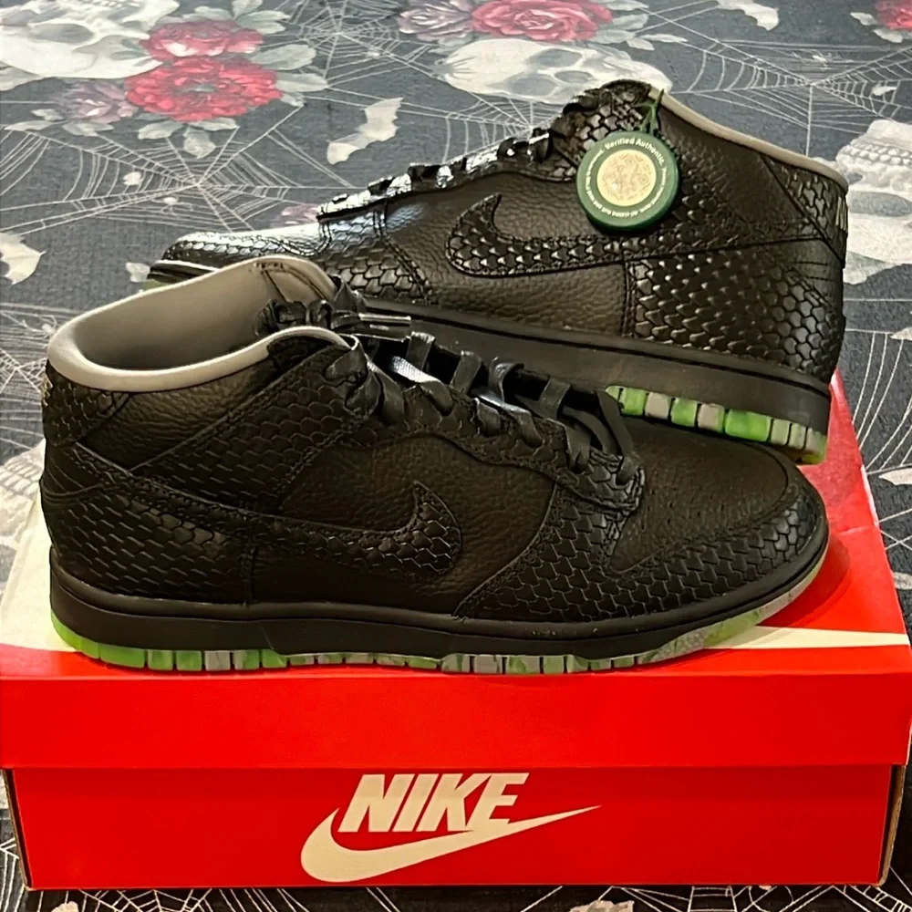 DS NIKE DUNK MID PREMIUM BLACK/GREY/GREEN HEADLESS HORSEMAN SZ MENS 8.5 NWT - Picture 1 of 10